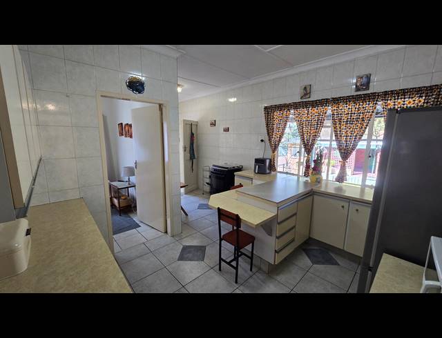 3 BEDROOM FREEHOLD FOR SALE IN SOUTH CREST